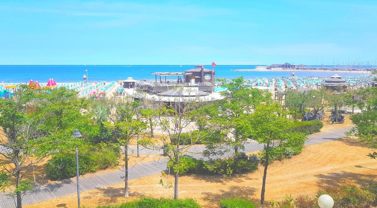 Hotel Paloma Beach Front Chiringuitos Time Rimini Exterior photo