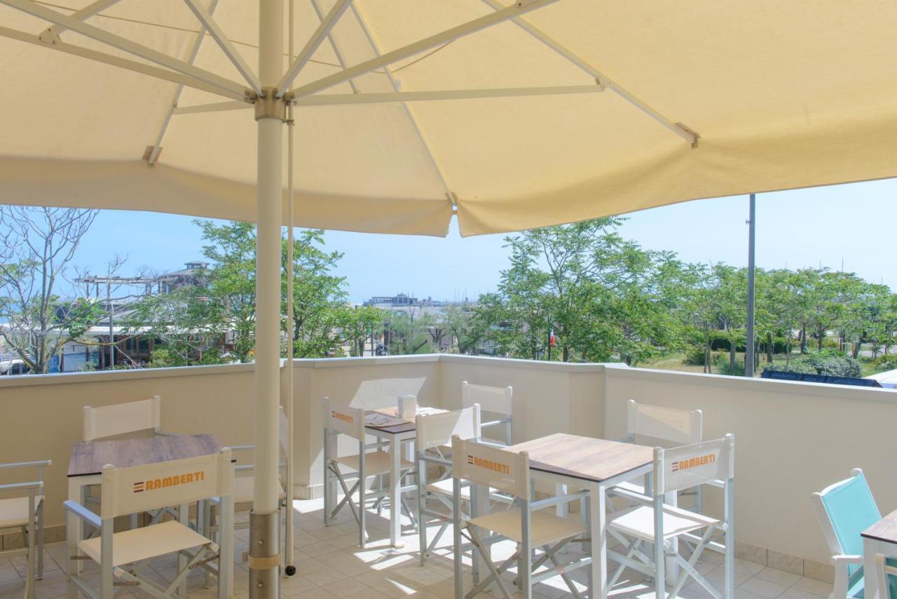 Hotel Paloma Beach Front Chiringuitos Time Rimini Exterior photo