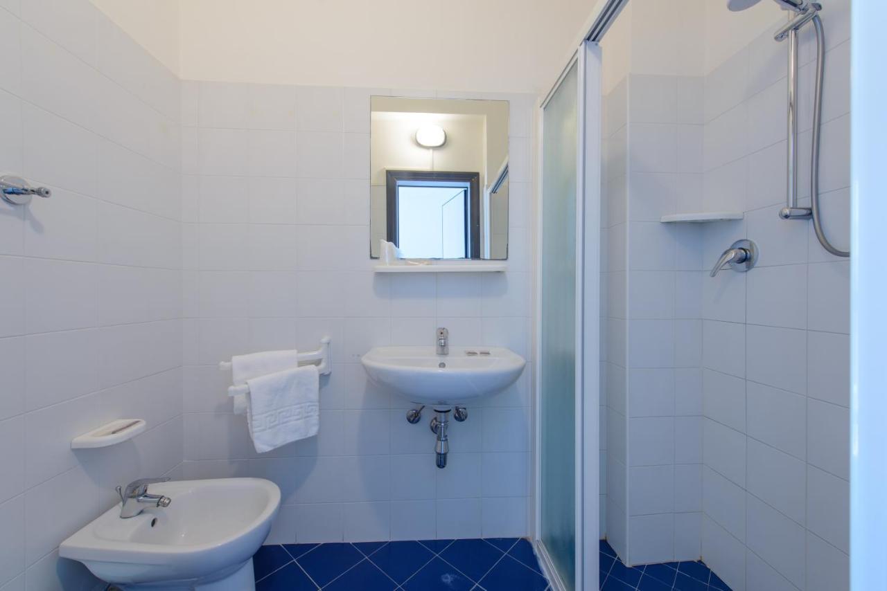 Hotel Paloma Beach Front Chiringuitos Time Rimini Exterior photo