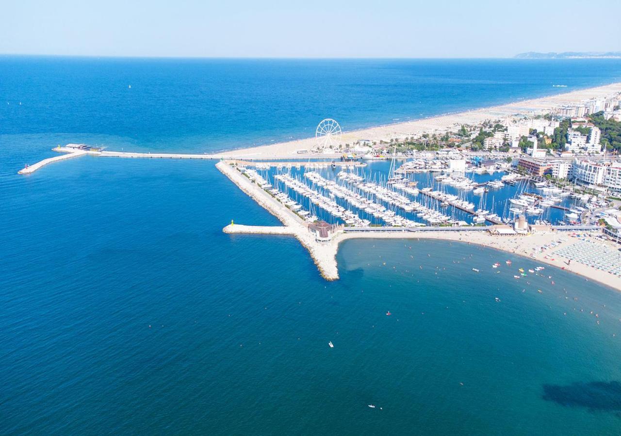 Hotel Paloma Beach Front Chiringuitos Time Rimini Exterior photo