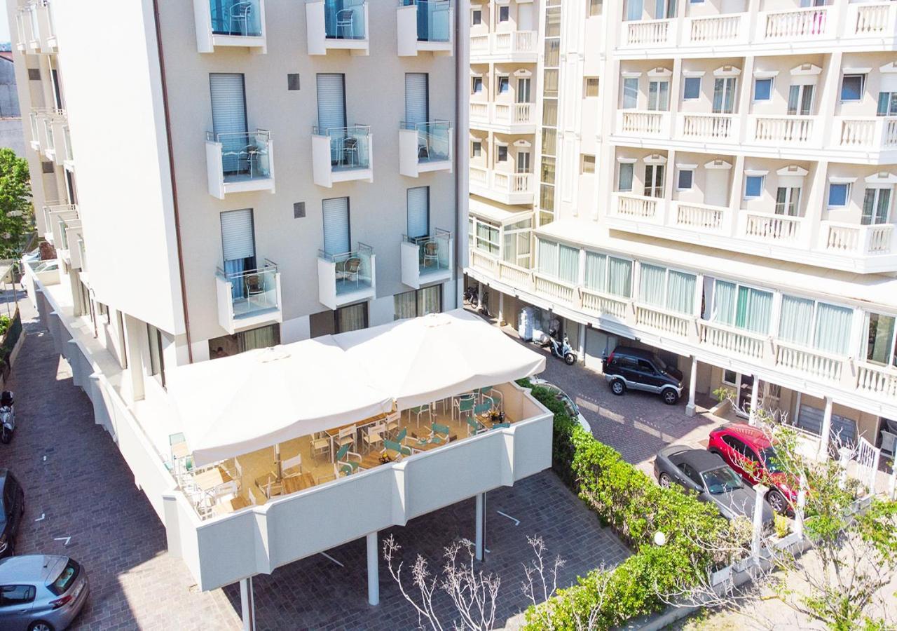 Hotel Paloma Beach Front Chiringuitos Time Rimini Exterior photo