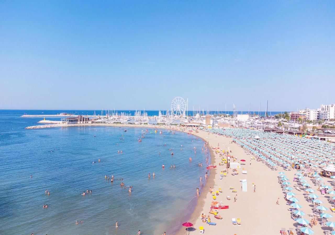 Hotel Paloma Beach Front Chiringuitos Time Rimini Exterior photo