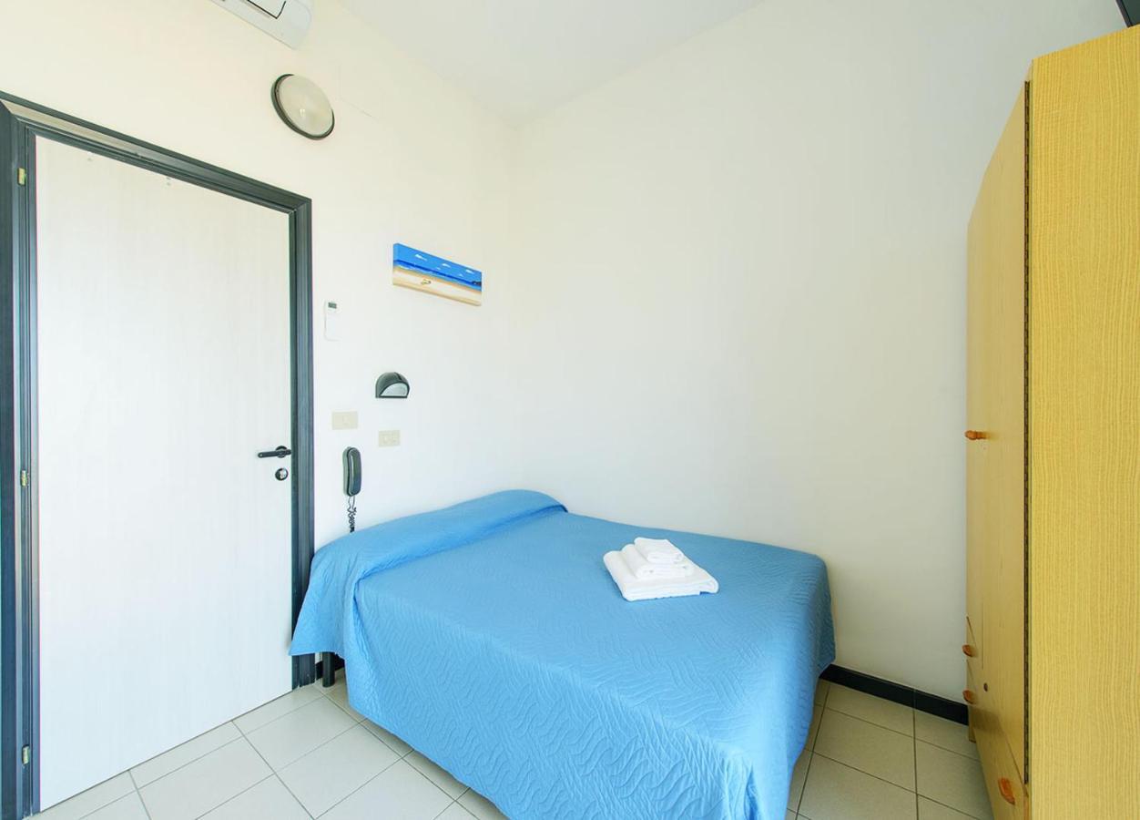 Hotel Paloma Beach Front Chiringuitos Time Rimini Exterior photo