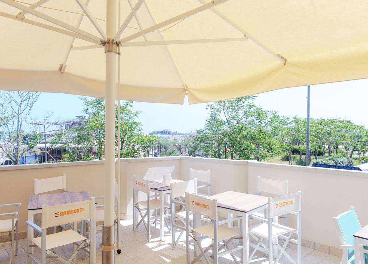 Hotel Paloma Beach Front Chiringuitos Time Rimini Exterior photo