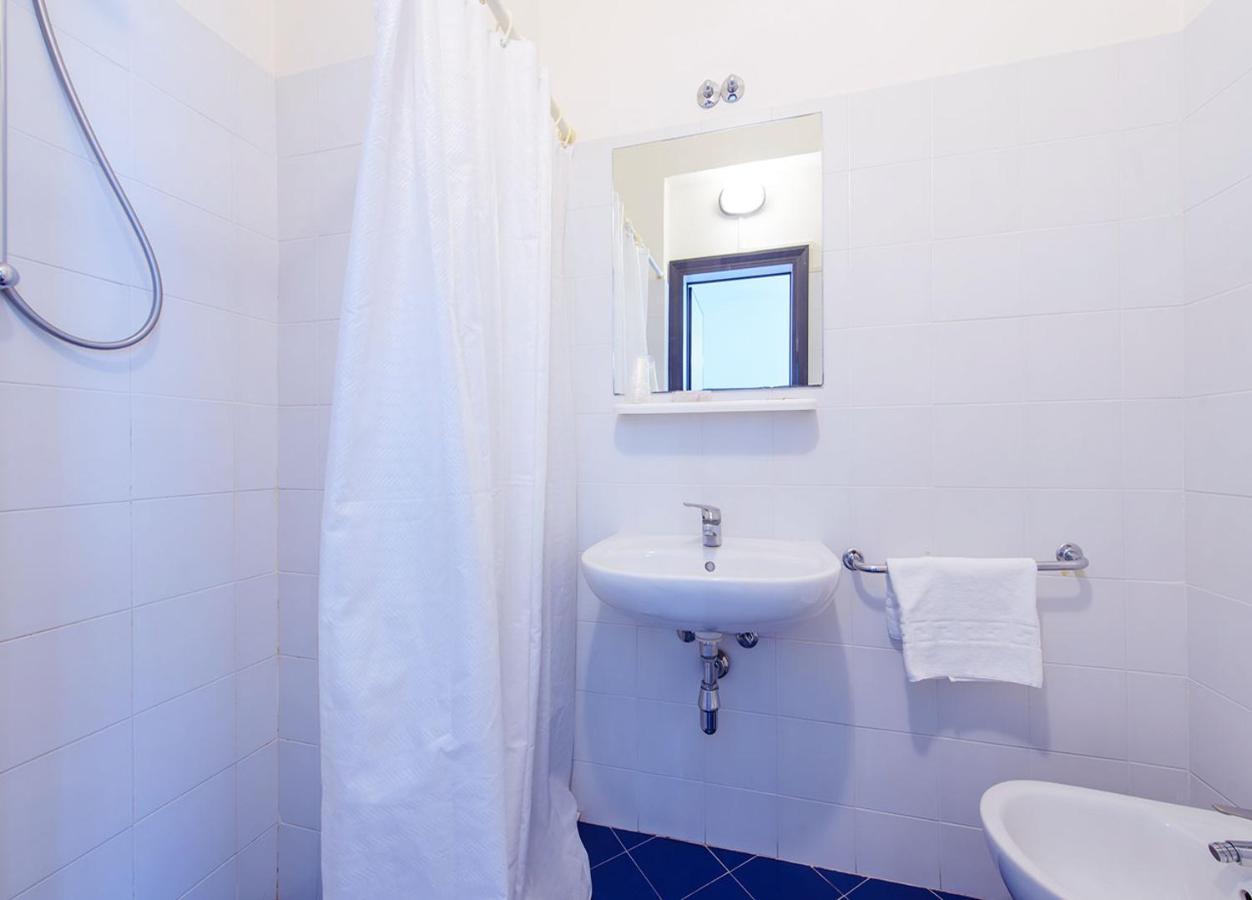 Hotel Paloma Beach Front Chiringuitos Time Rimini Exterior photo