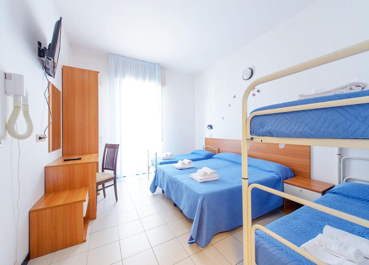Hotel Paloma Beach Front Chiringuitos Time Rimini Exterior photo