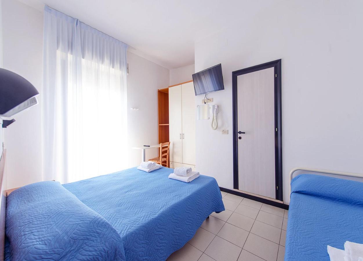 Hotel Paloma Beach Front Chiringuitos Time Rimini Exterior photo